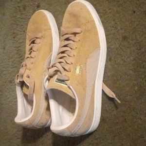 Men's use sneakers